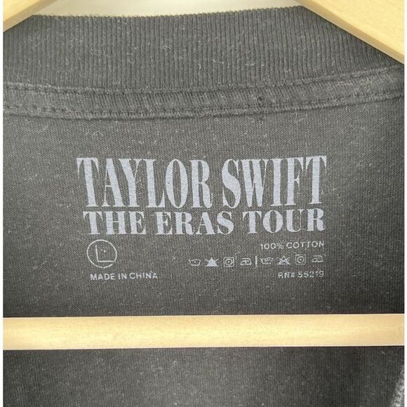 Taylor Swift Eras Tour Black Graphic Concert T-shirt Size Large - Picture 3 of 5